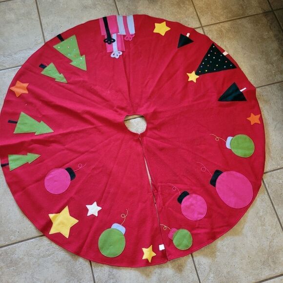 Wool Christmas Tree Skirt with Applied Traditional Christmas Decorations - Picture 2 of 12